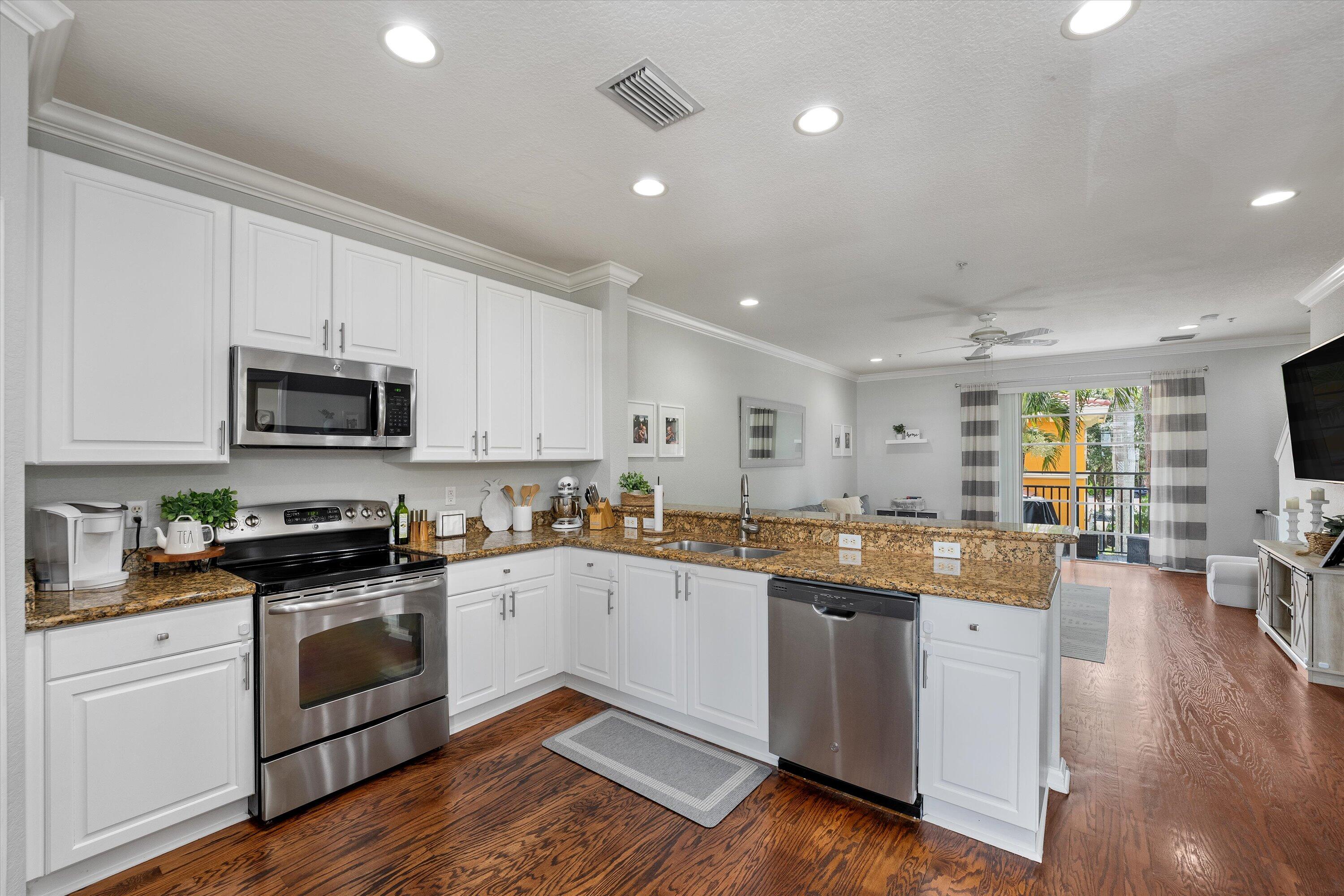 163 Greenwich Circle Jupiter, FL 33458 - Photo 12 of 35 11-DSC06365