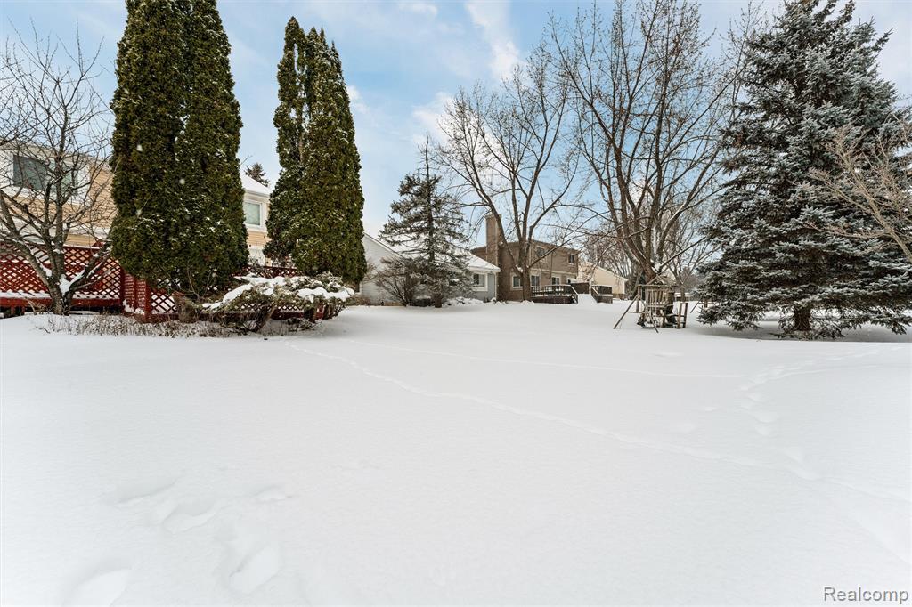 388 Huntington Court Rochester Hills, MI 48307 - Photo 30 of 37