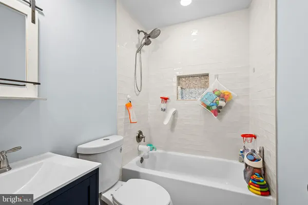 $675,000 | 7229 Olde Lantern Way, Springfield, VA 22152