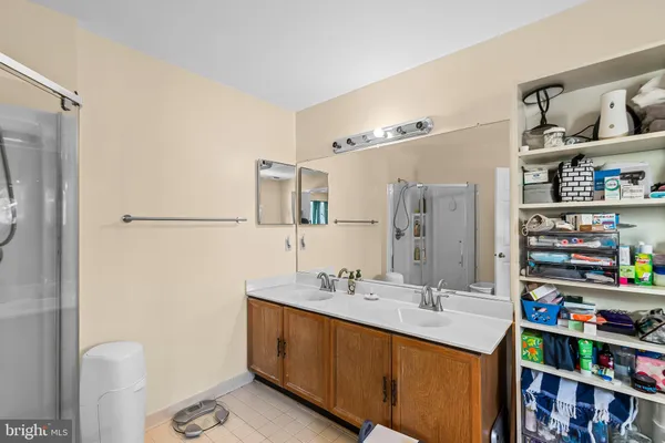 $675,000 | 7229 Olde Lantern Way, Springfield, VA 22152