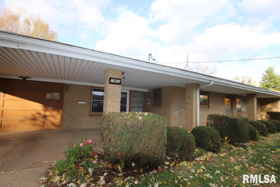 1901 Sheridan Road Pekin, IL 61554 - Photo 3 of 26 Gallery Image 3