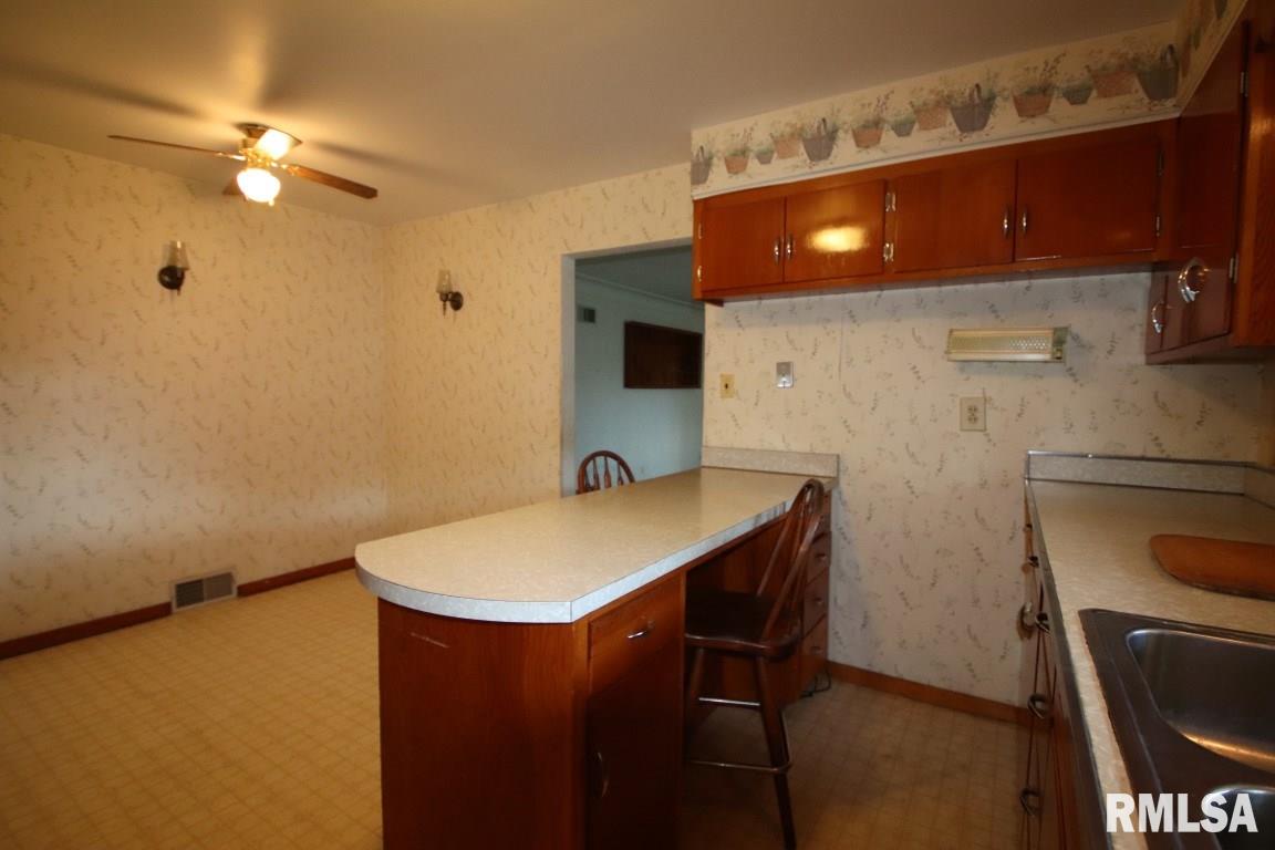 1901 Sheridan Road Pekin, IL 61554 - Photo 8 of 26 Gallery Image 8