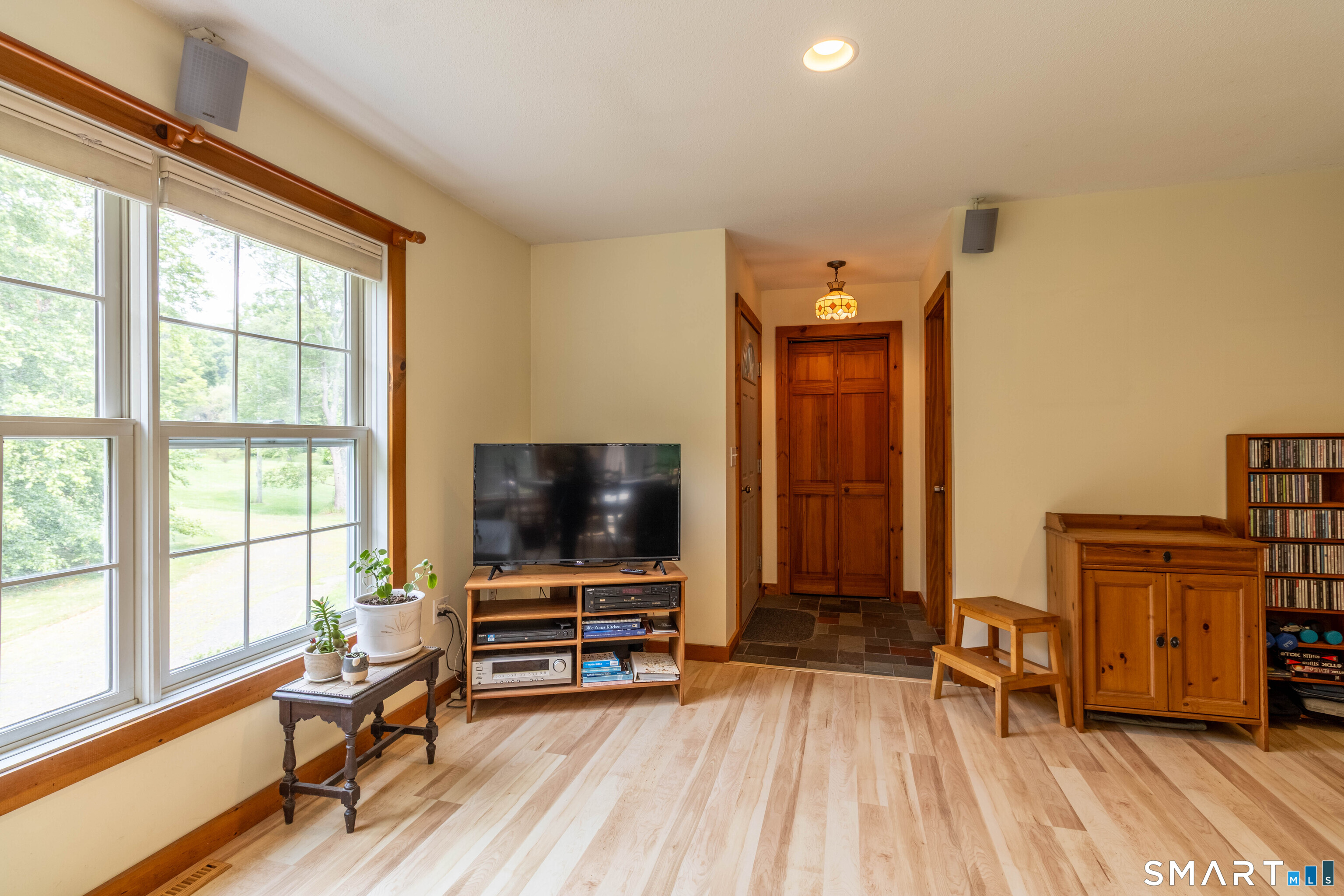 93 Hutchinson Road Andover, CT 06232 - Photo 5 of 31 Living room