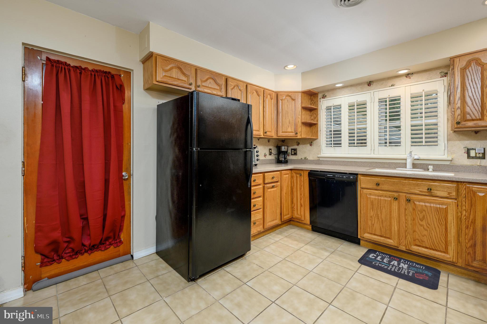 300 Grant Street Riverside, NJ 08075 - Photo 10 of 35 Access to In-Law in Kitchen overlook to Family Rm