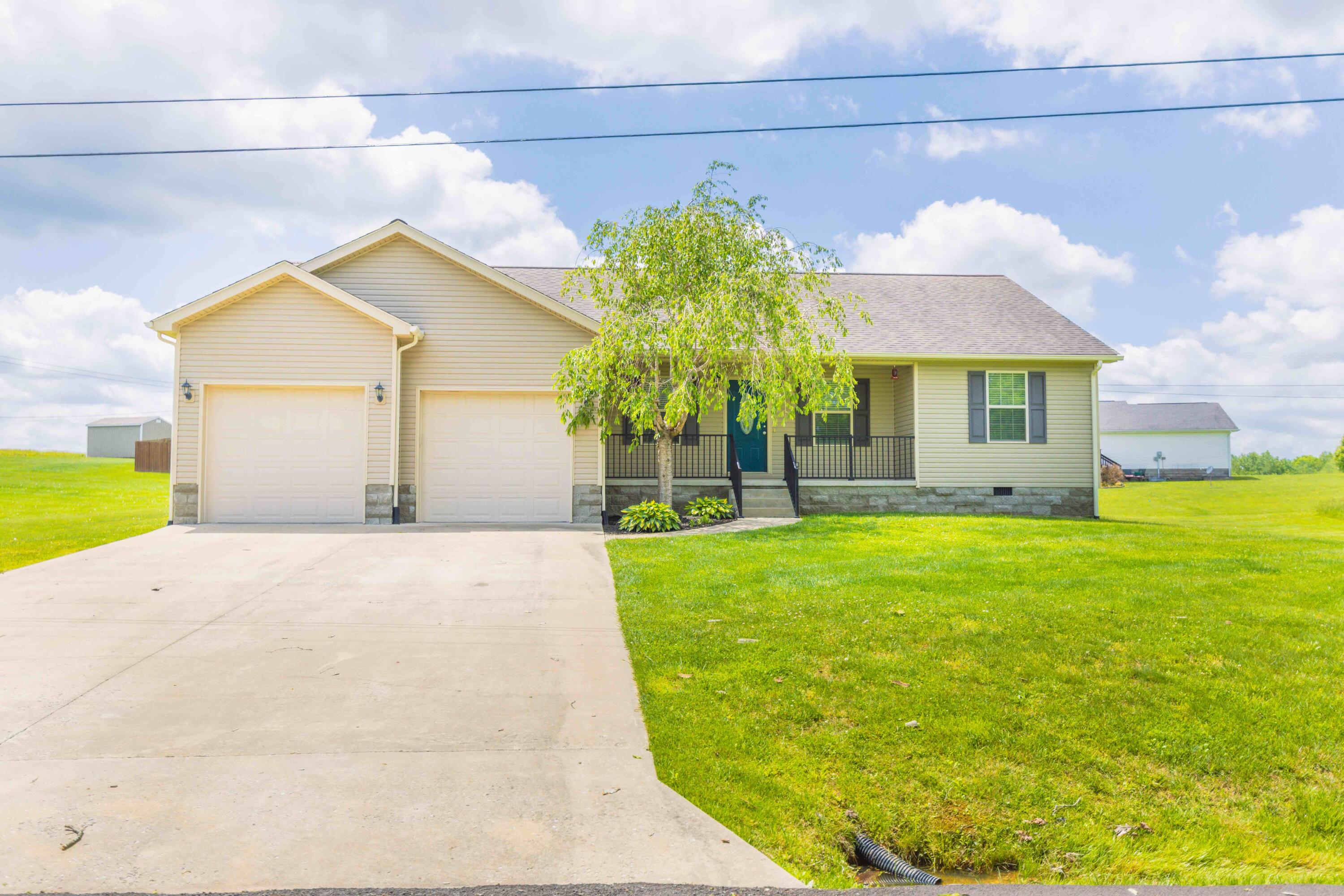1149 Hunters Loop London, KY 40744 - Photo 2 of 50 118A45021 - Copy