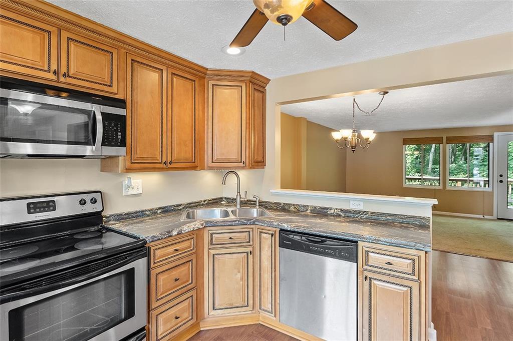 535 Hunters Path Road Bridgeville, PA 15017 - Photo 4 of 25 Gallery Image 4