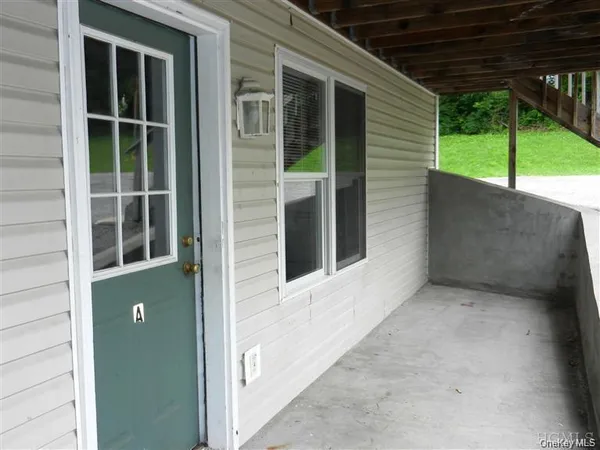 $2,600 | 176 Myrtle Avenue, Unit A, Mahopac, NY 10541