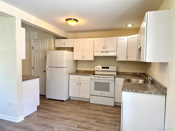 $2,600 | 176 Myrtle Avenue, Unit A, Mahopac, NY 10541