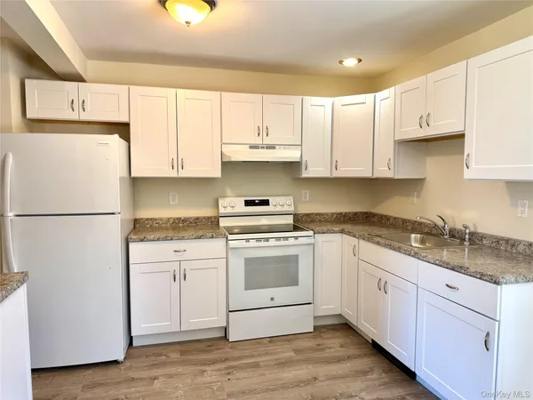 $2,600 | 176 Myrtle Avenue, Unit A, Mahopac, NY 10541