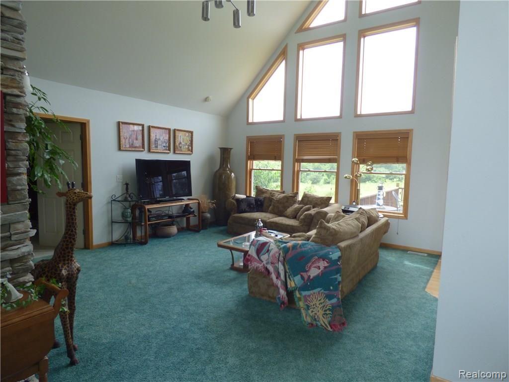 8345 Linden Road Fenton, MI 48430 - Photo 12 of 29 P1020366.JPG