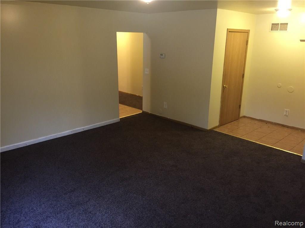 2892 Roulo Street Dearborn, MI 48120 - Photo 8 of 14 56D89599-6A10-41C4-AB5F-63DD10D178D6.jpeg