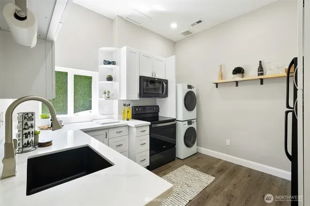 $2,100 | 33023 Pacific Place, Unit B, Black Diamond, WA 98010