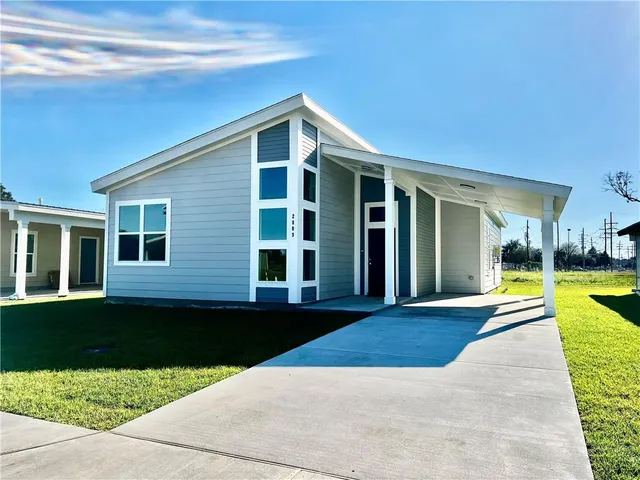 $255,000 | 2809 Live Oak Drive, Gretna, LA 70056