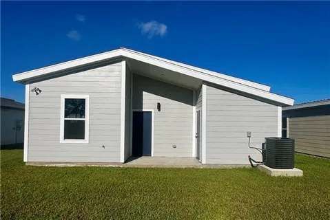 $255,000 | 2809 Live Oak Drive, Terrytown, LA 70056