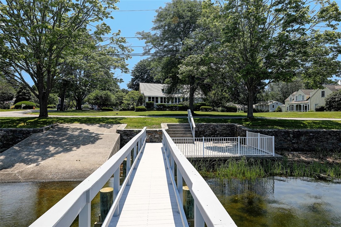 95 Mathewson Road Barrington, RI 02806 - Photo 5 of 6