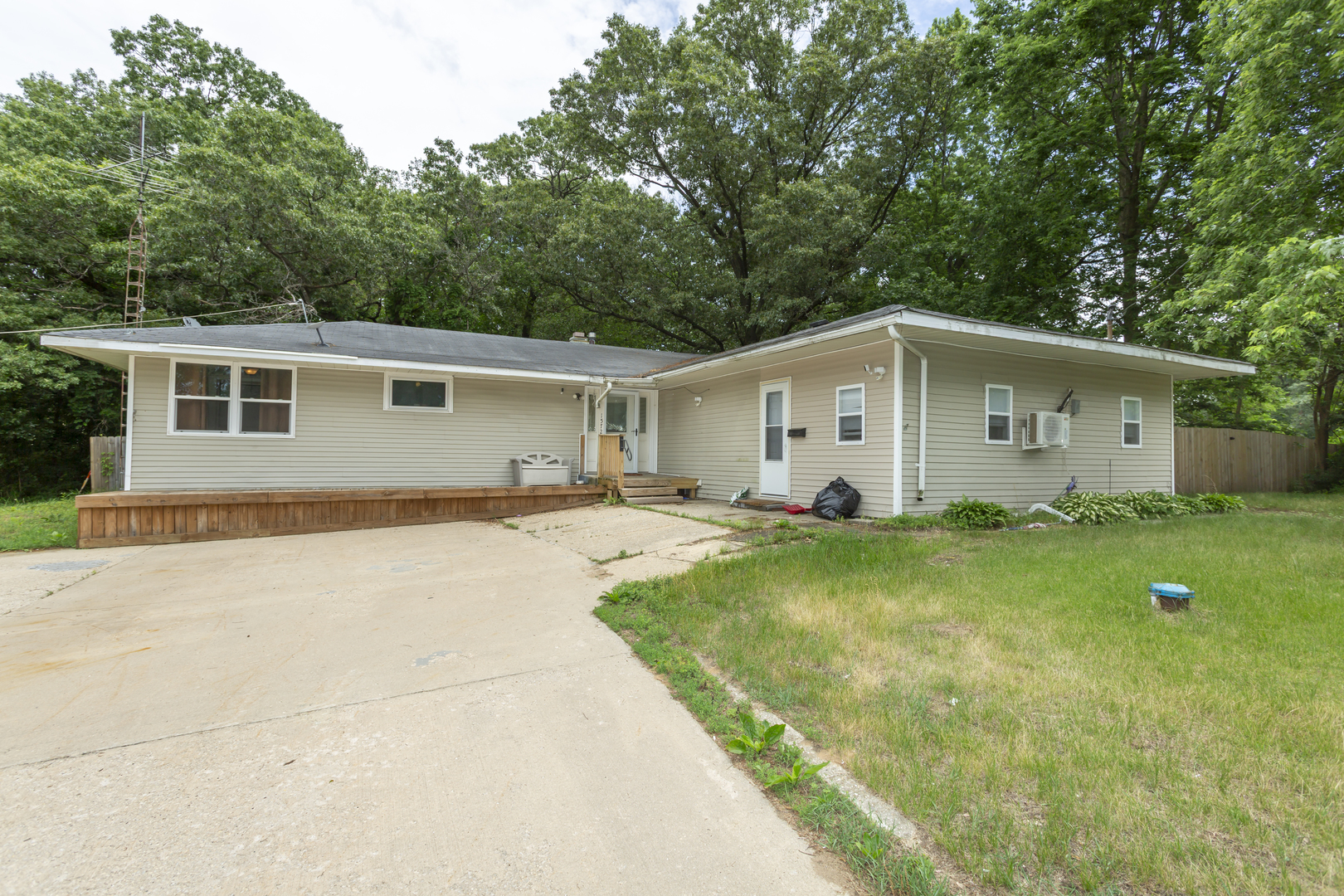 1572 Winnetka Street Dixon, IL 61021 - Photo 1 of 34