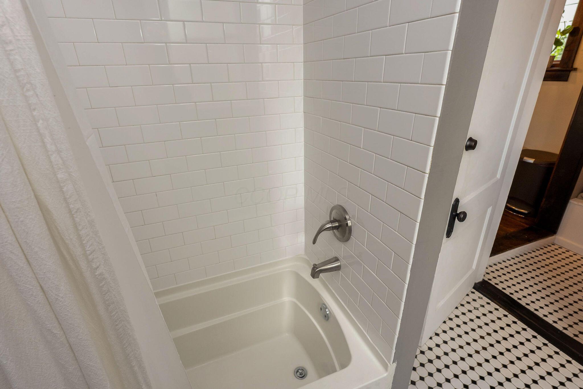 25 East Tulane Road Columbus, OH 43202 - Photo 26 of 48 First Floor Full Bath