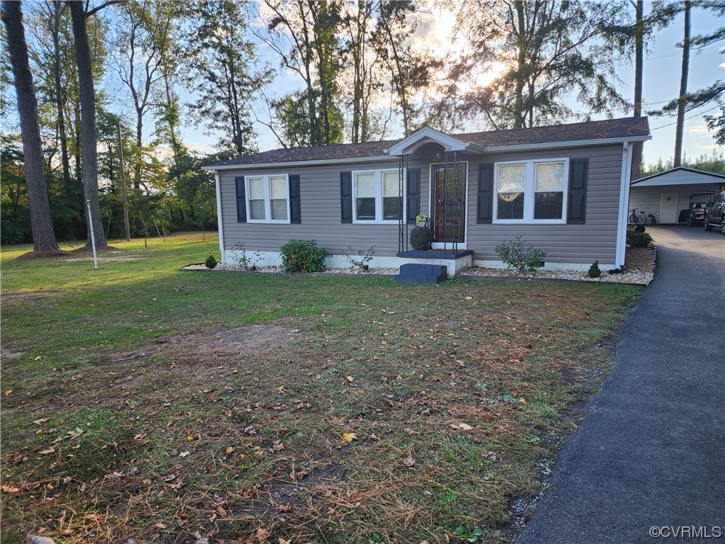 a view of a house with a yard