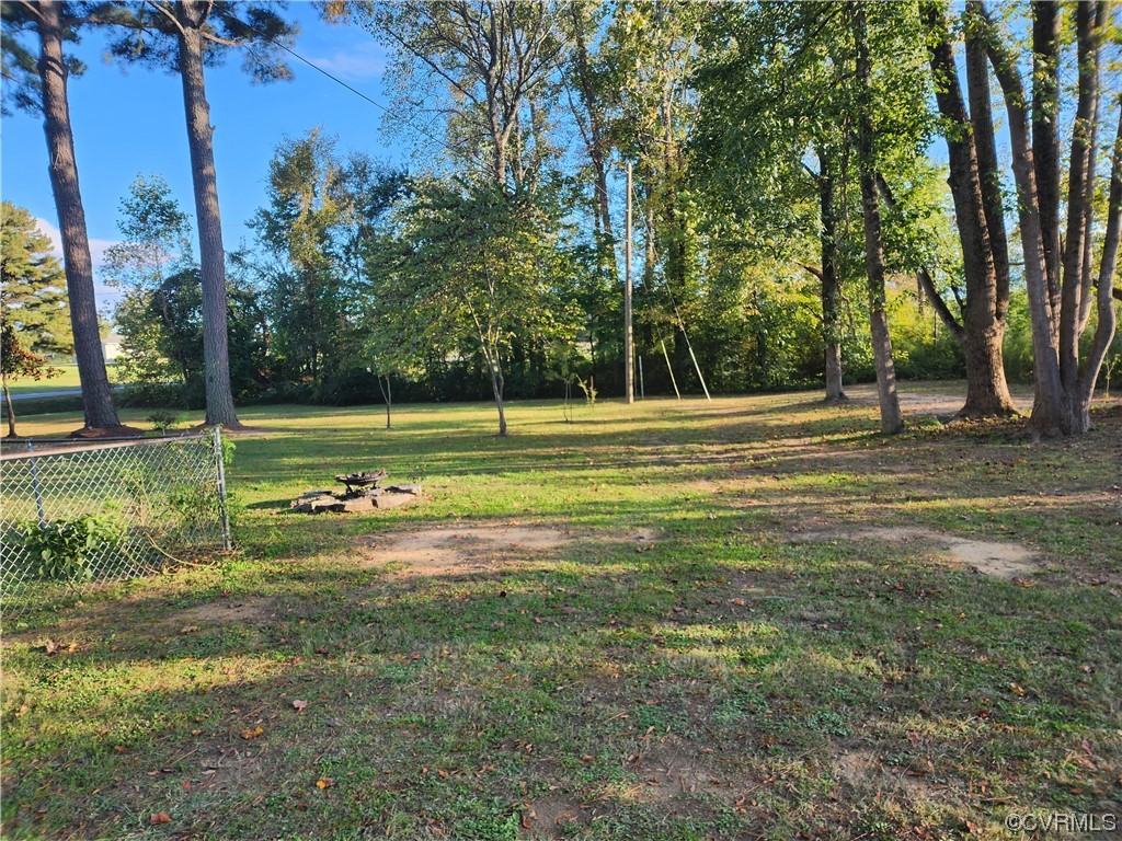 16820 Courthouse Road Dinwiddie, VA 23841 - Photo 3 of 10 a view of a volley ball court