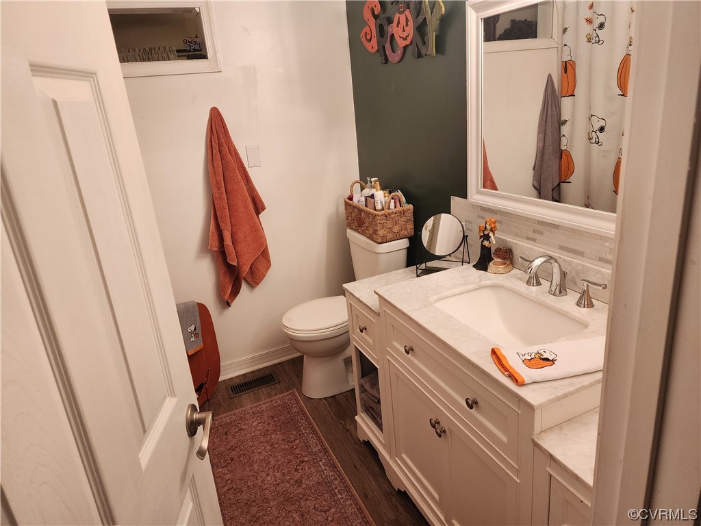 16820 Courthouse Road Dinwiddie, VA 23841 - Photo 9 of 10 a bathroom with a sink and a mirror