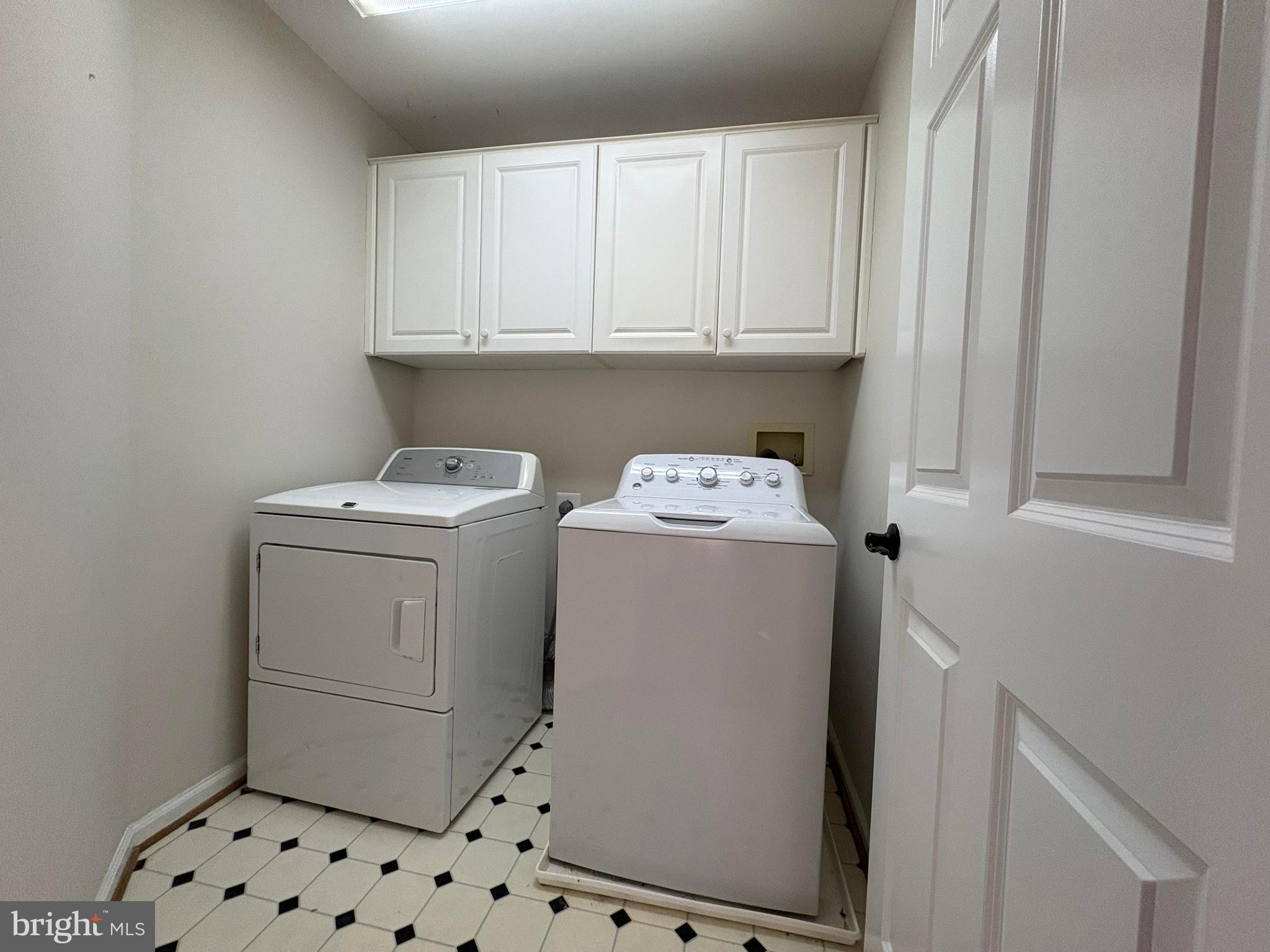 1151 Fieldview Drive Reston, VA 20194 - Photo 40 of 79 a utility room with dryer and washer