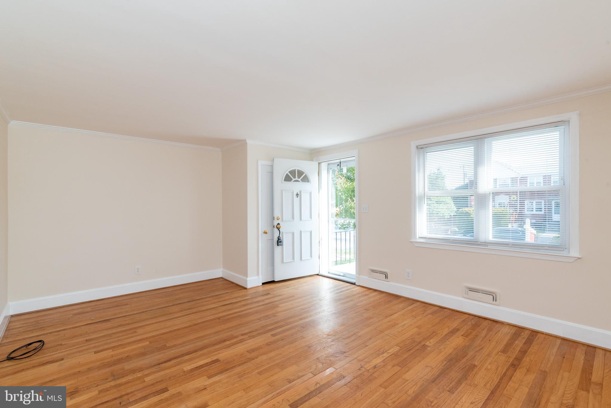 1880 Church Road Baltimore, MD 21222 - Photo 4 of 52 Living Room
