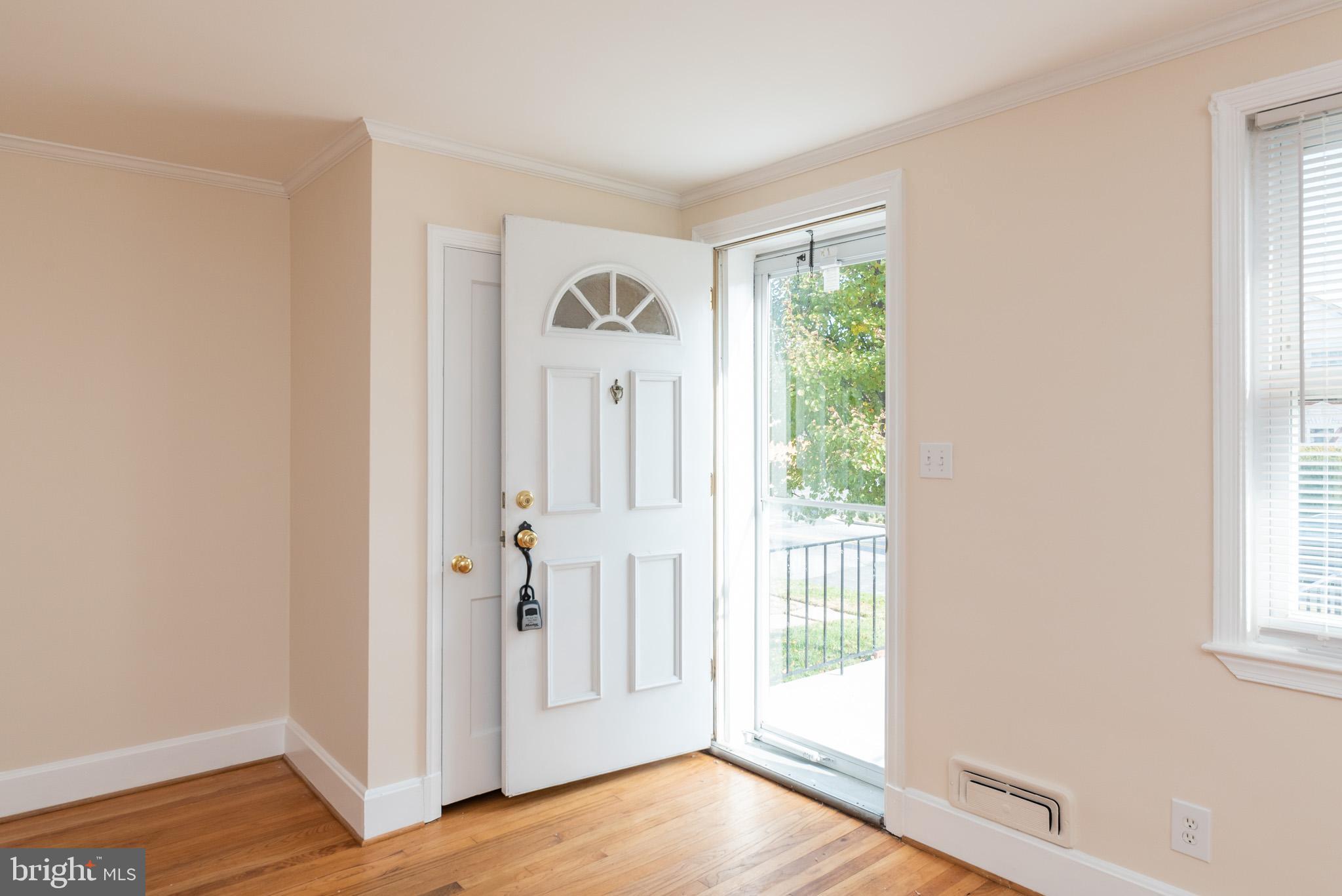 1880 Church Road Baltimore, MD 21222 - Photo 42 of 52 Foyer Entry