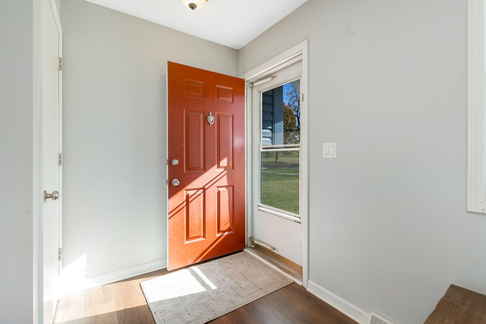 728 Cheshire Road Sunbury, OH 43074 - Photo 20 of 54 front entry to living room