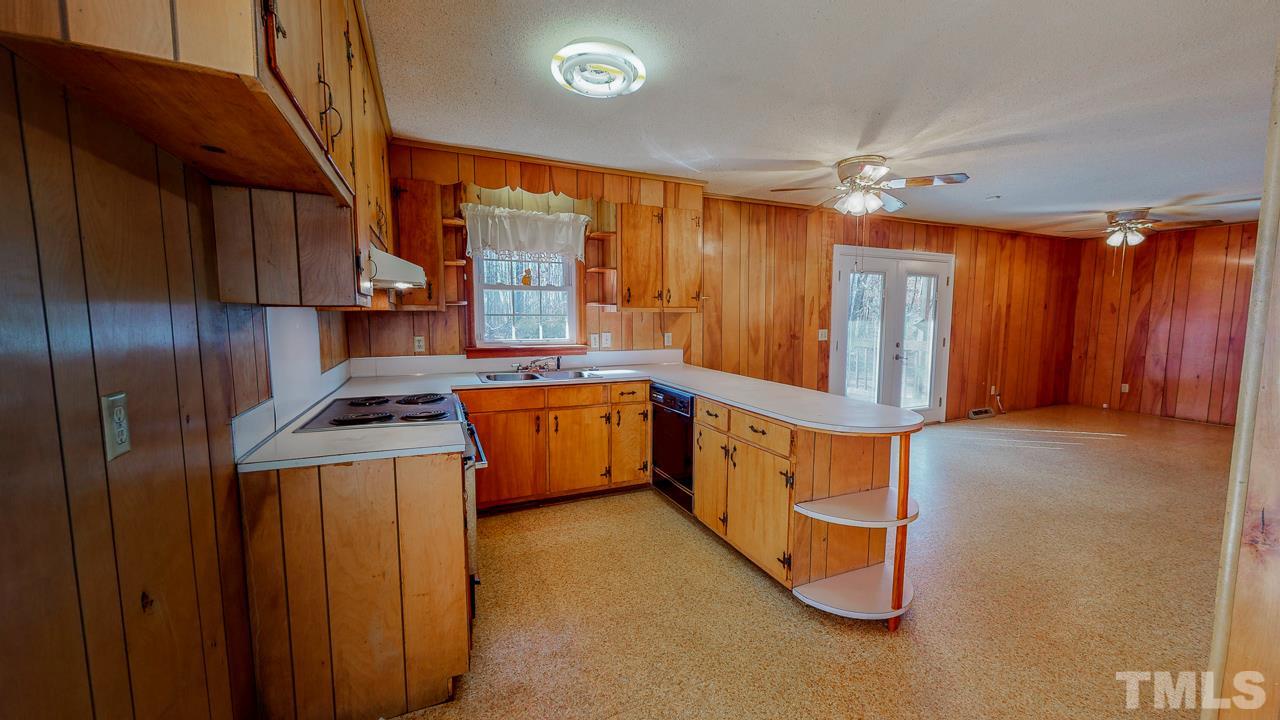 122 Henderson Road Roxboro, NC 27573 - Photo 2 of 27 a utility room with dryer and washer