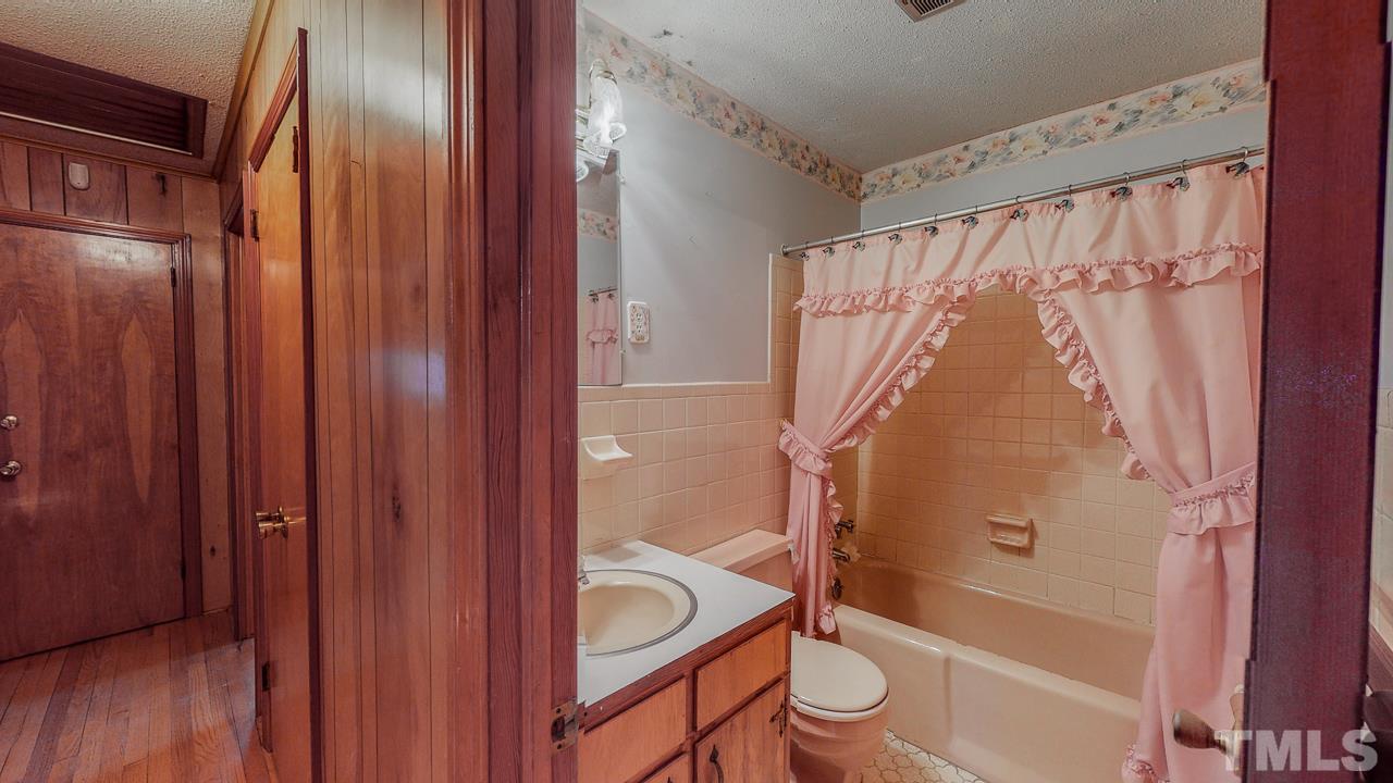 122 Henderson Road Roxboro, NC 27573 - Photo 19 of 27 a bathroom with a bathtub and a shower