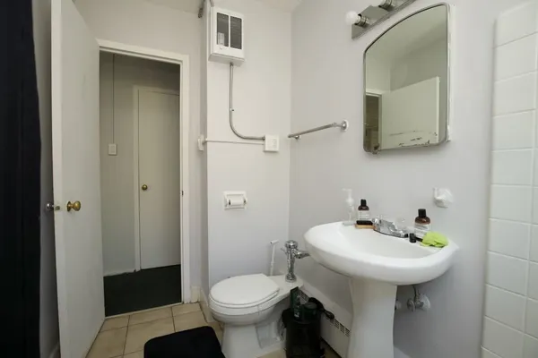 $1,225 | 7333 North Ridge Boulevard, Unit 201, Chicago, IL 60645