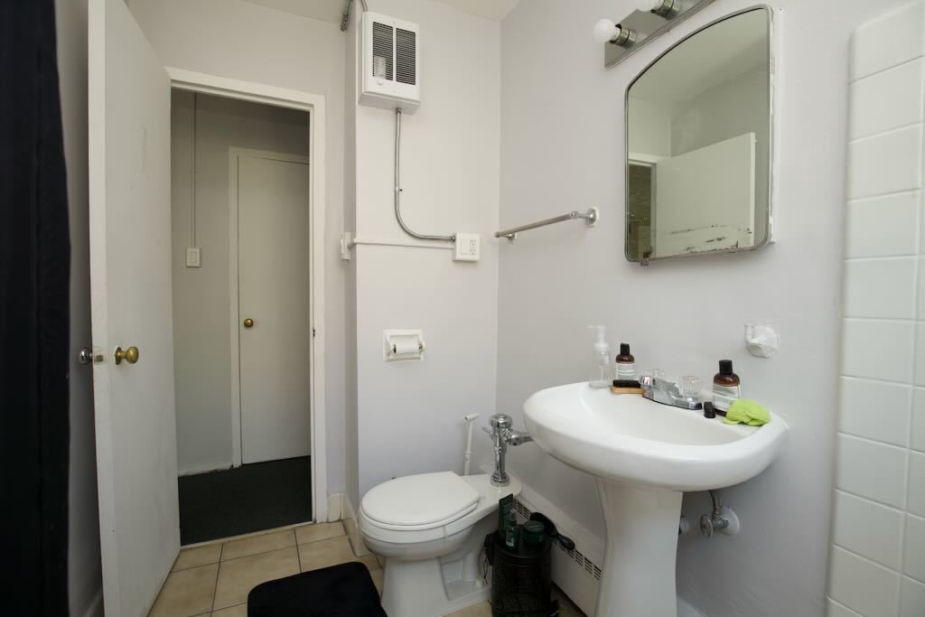 7333 North Ridge Boulevard, Unit 201 Chicago, IL 60645 - Photo 15 of 17