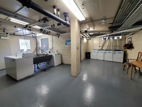 $1,225 | 7333 North Ridge Boulevard, Unit 201, Chicago, IL 60645