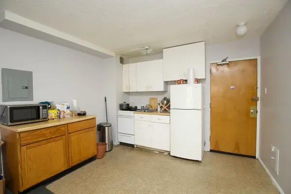 $1,225 | 7333 North Ridge Boulevard, Unit 201, Chicago, IL 60645