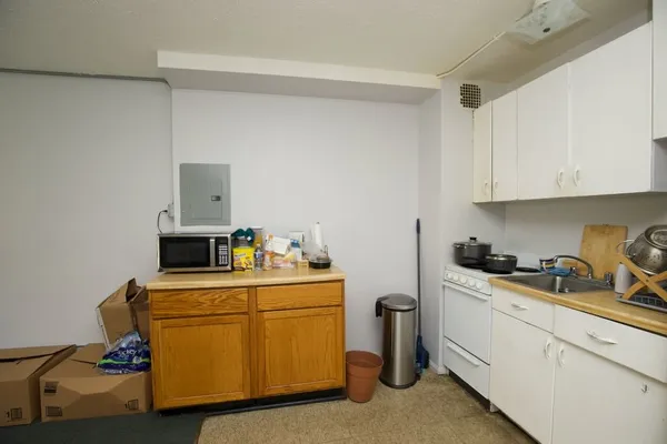 $1,225 | 7333 North Ridge Boulevard, Unit 201, Chicago, IL 60645