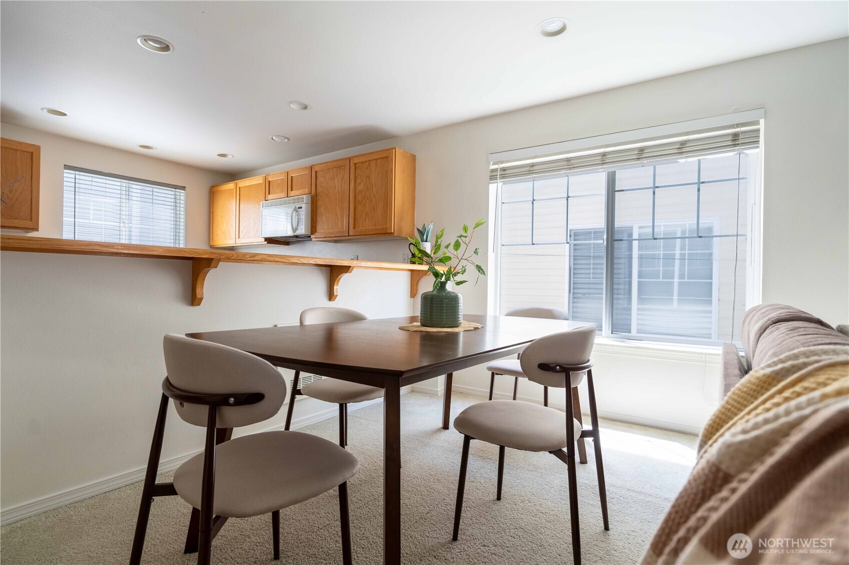 8520 Midvale Avenue North, Unit A Seattle, WA 98103 - Photo 4 of 32