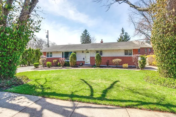 $558,000 | 1004 Broadmoor Place, Deerfield, IL 60015