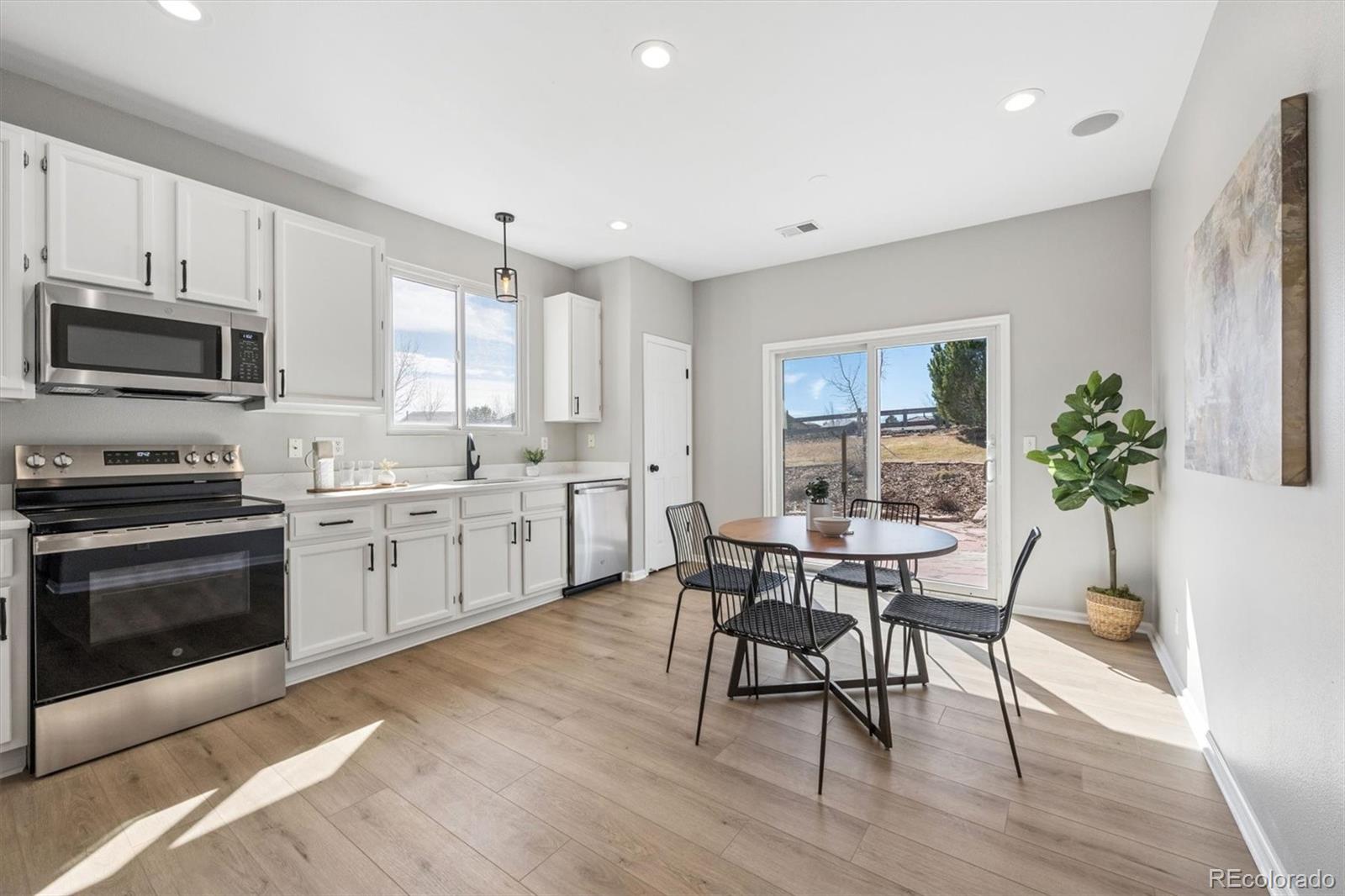 10098 MacKay Drive Highlands Ranch, CO 80130 - Photo 12 of 42 a kitchen with a table and chairs in it