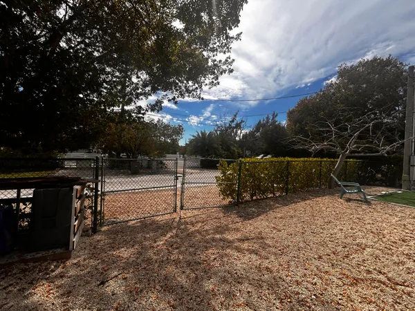$2,500 | 156 Marina Avenue, Key Largo, FL 33037