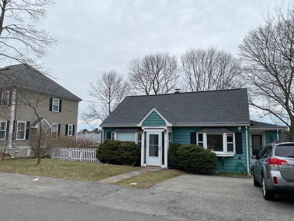 $4,100 | 11 Woodbury Street, Arlington, MA 02476