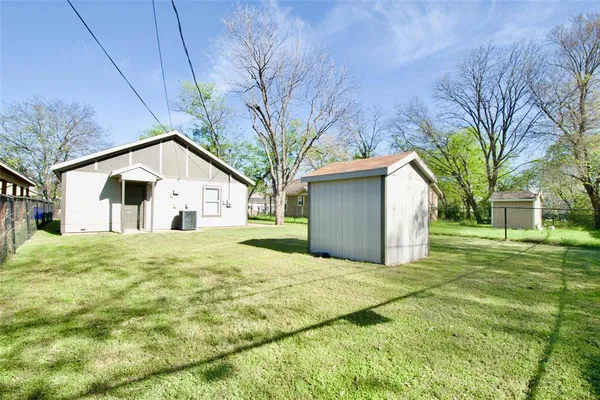 $1,500 | 1120 Holt Avenue, Waco, TX 76706