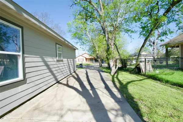 $1,500 | 1120 Holt Avenue, Waco, TX 76706