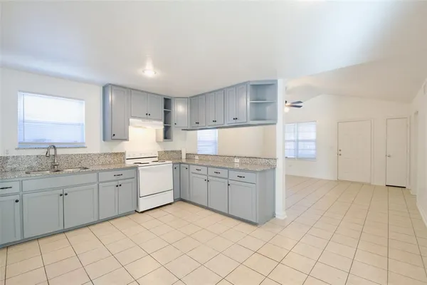 $1,500 | 1120 Holt Avenue, Waco, TX 76706