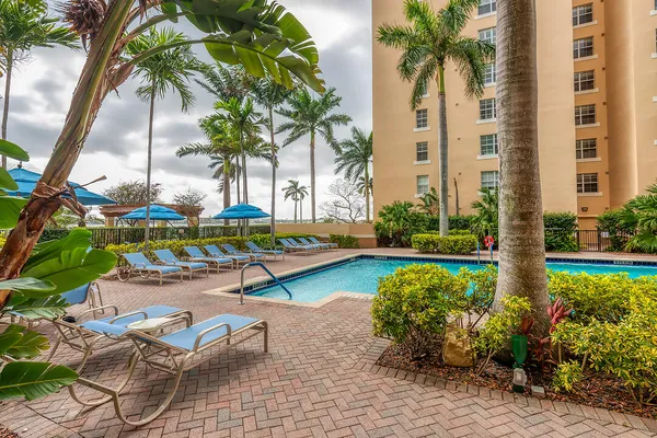 $1,950 | 1801 North Flagler Drive, Unit 128, West Palm Beach, FL 33407