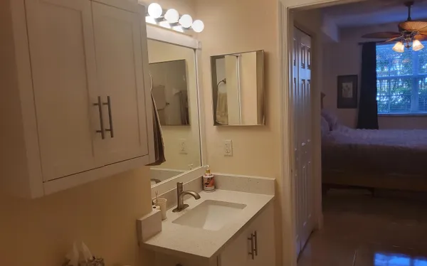 $1,950 | 1801 North Flagler Drive, Unit 128, West Palm Beach, FL 33407