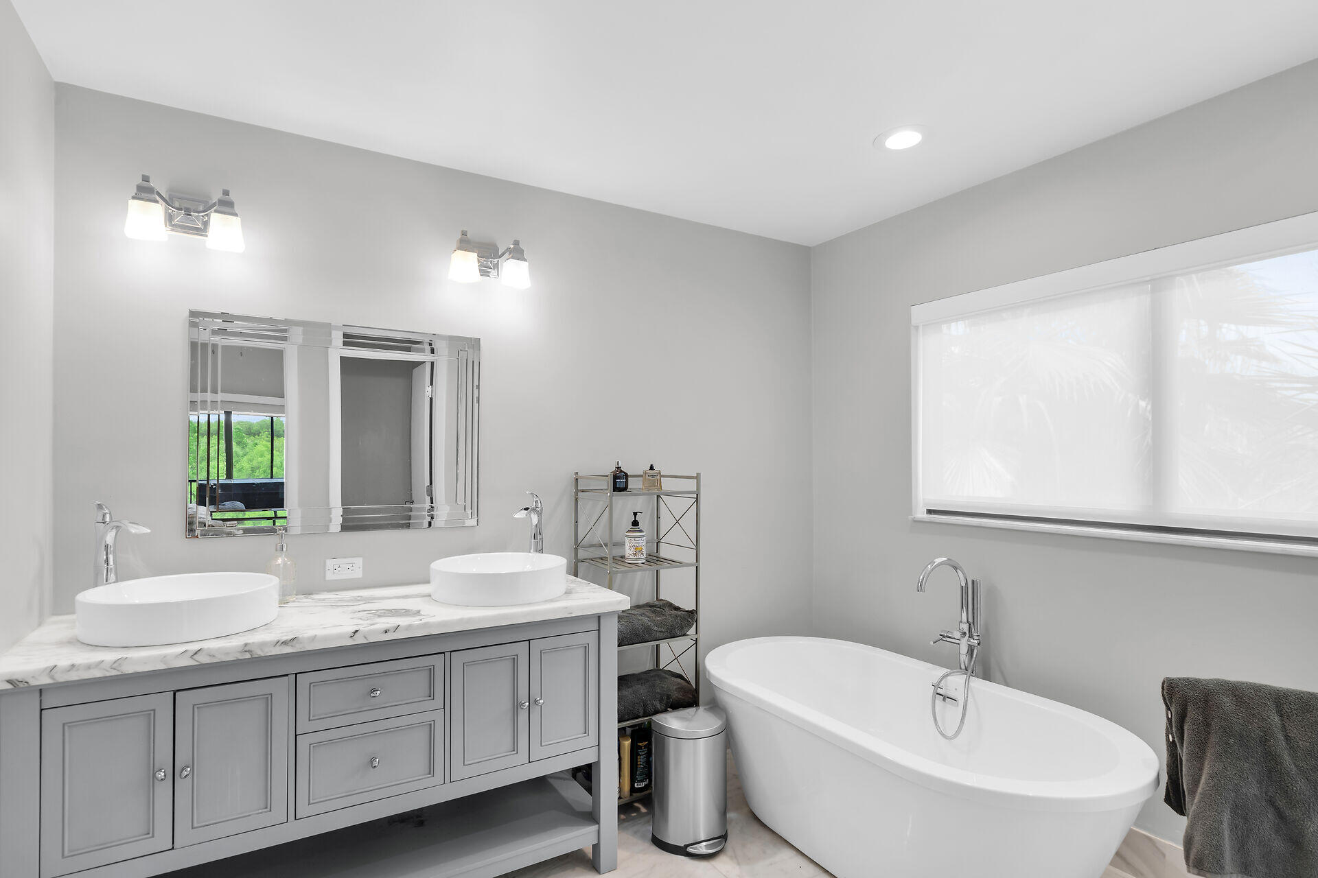 31 South Carysfort Circle Key Largo, FL 33037 - Photo 30 of 47 a bathroom with a double vanity sink mirror and bathtub