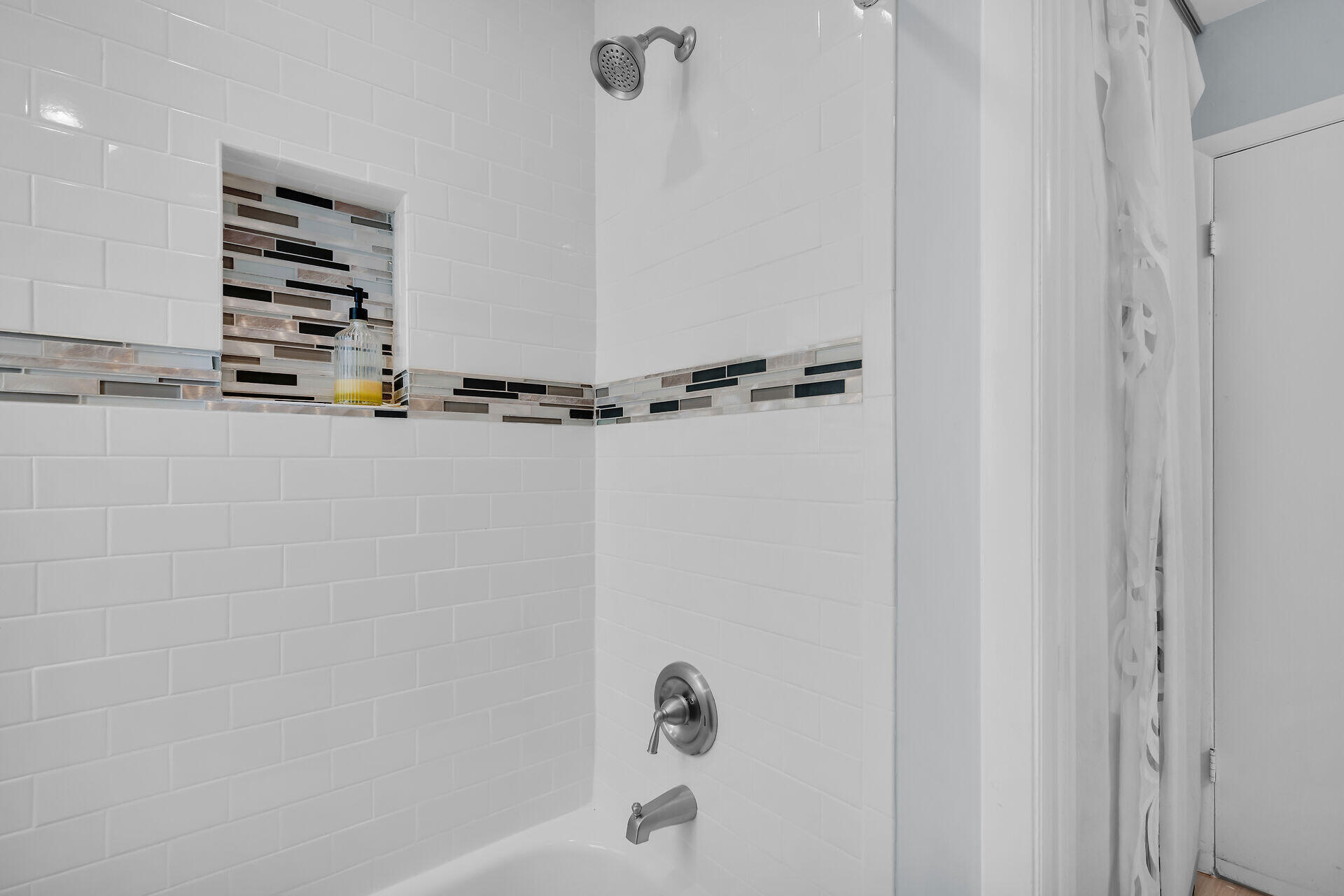 31 South Carysfort Circle Key Largo, FL 33037 - Photo 38 of 47 a bathroom with a shower