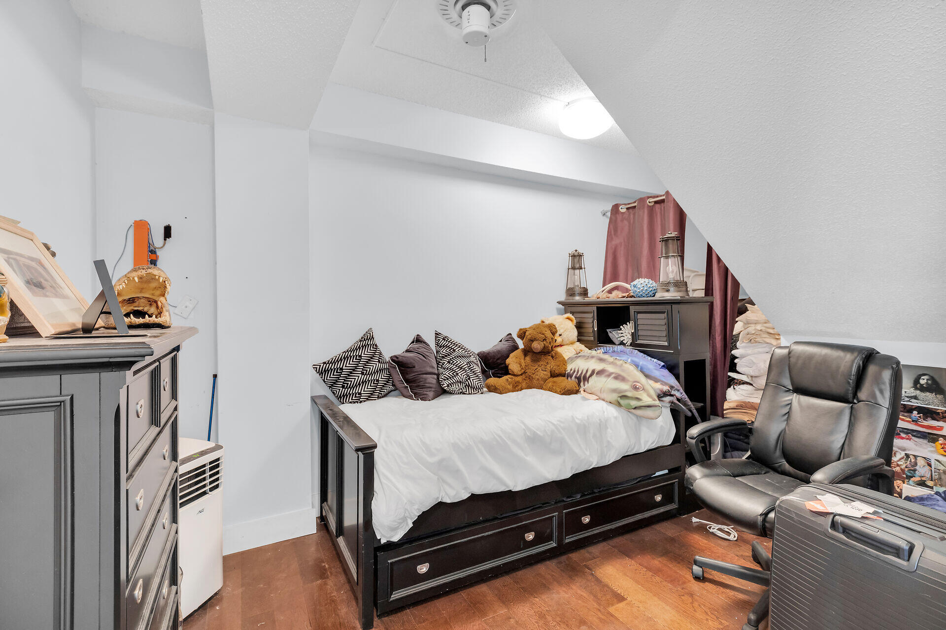 31 South Carysfort Circle Key Largo, FL 33037 - Photo 43 of 47 a bedroom with furniture and a bed