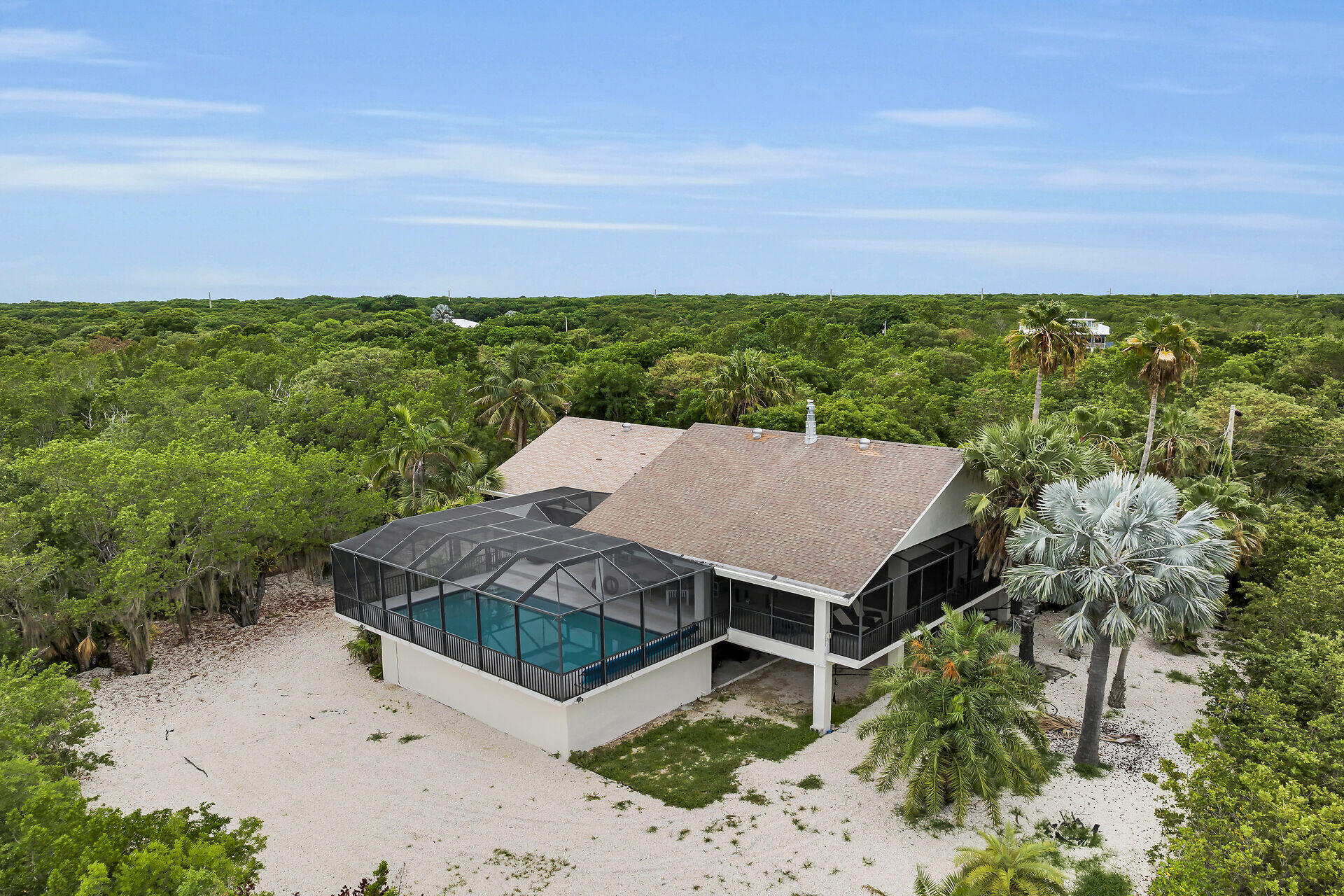 31 South Carysfort Circle Key Largo, FL 33037 - Photo 8 of 47 a view of a terrace