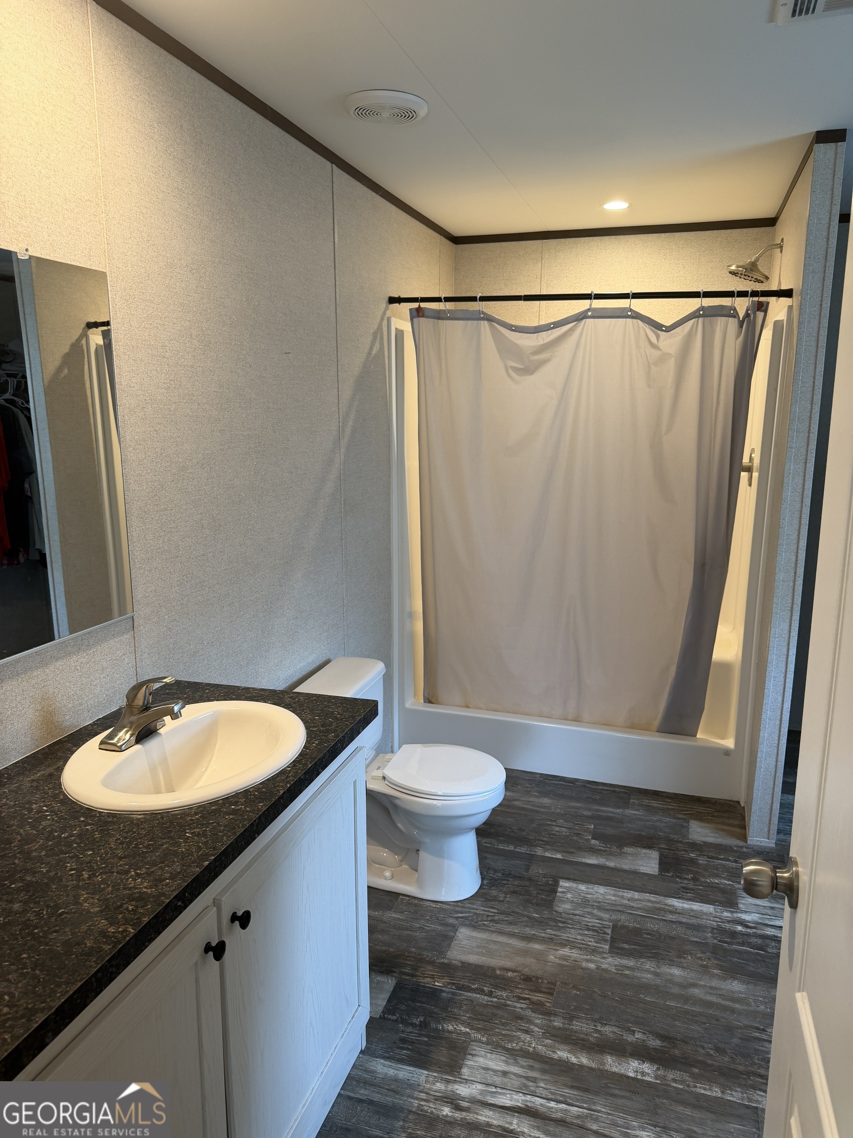 135 Stafford Road Brunswick, GA 31523 - Photo 16 of 47 Primary Bathroom